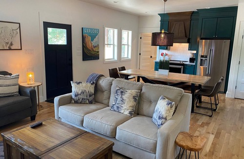 Concan Casa | Immaculate, Professionally Decorated & Fully Stocked Luxury Home near Frio River