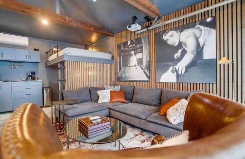 Hollywood Hills West Casa | Projector | Pool Table | 15min DT | Pets OK | BBQ