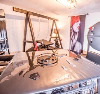 Walbourg Apartamento | PRoJET KUROI - Love Room BDSM - Balançoire, Banc de fessée, Pilori, Cage, Croix, Tantra