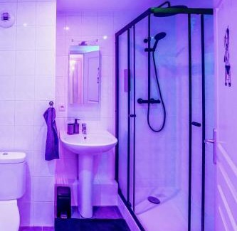 Walbourg Apartamento | PRoJET KUROI - Love Room BDSM - Balançoire, Banc de fessée, Pilori, Cage, Croix, Tantra