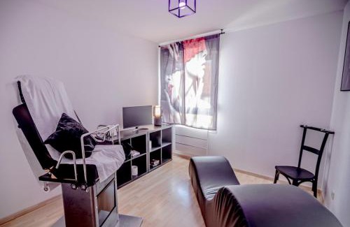 Walbourg Apartamento | PRoJET KUROI - Love Room BDSM - Balançoire, Banc de fessée, Pilori, Cage, Croix, Tantra