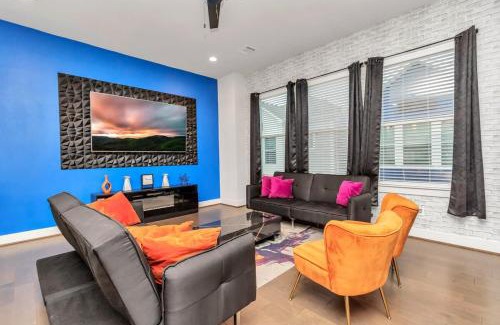 Riverside Terrace Casa | Prolific Chic Getaway Ft Style Comfort Location