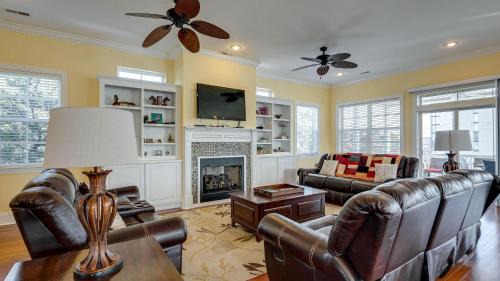 Crescent Beach Casa | Promises Fulfilled - 3rd Row - Crescent Beach Section