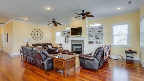 Crescent Beach Casa | Promises Fulfilled - 3rd Row - Crescent Beach Section