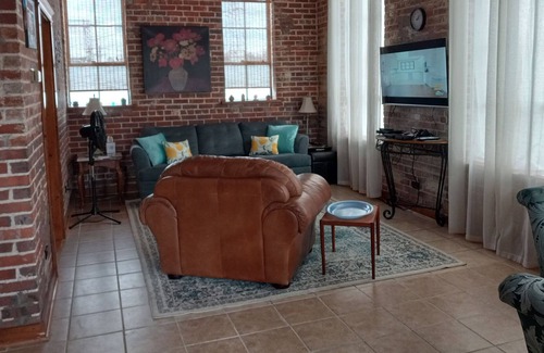 Mount Airy Casa | PROMO 10% WEEKLY /15% MONTHLY Lillie's Pet Friendly, small fenced area off deck