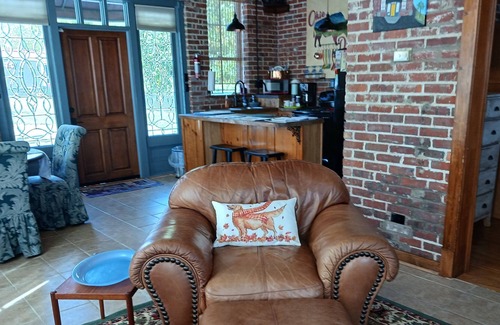 Mount Airy Casa | PROMO 10% WEEKLY /15% MONTHLY Lillie's Pet Friendly, small fenced area off deck