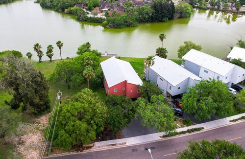 Brownsville Casa | PROMO 15% WEEKLY AND 20% MONTHLY DISCOUNT! Oasis on the Lake A
