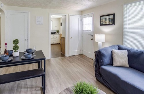 Charlotte Casa | PROMO 5% WEEKLY/10% MONTHLY DISCOUNT Charlotte Cottage Walk to Beach & ⛳️ Club