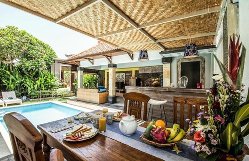 Kerobokan Villa | Private 3 Bedroom Pool Villa, 3 Bath tubs & Hammock in Seminyak