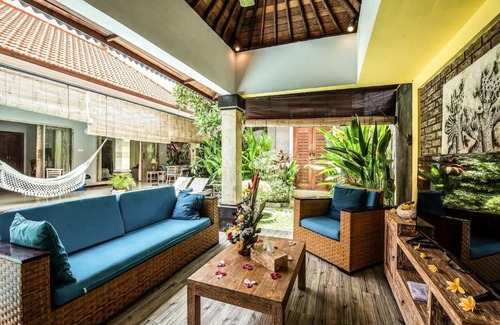 Kerobokan Villa | Private 3 Bedroom Pool Villa, 3 Bath tubs & Hammock in Seminyak