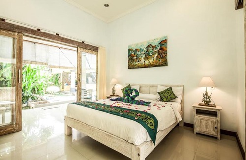 Kerobokan Villa | Private 3 Bedroom Pool Villa, 3 Bath tubs & Hammock in Seminyak