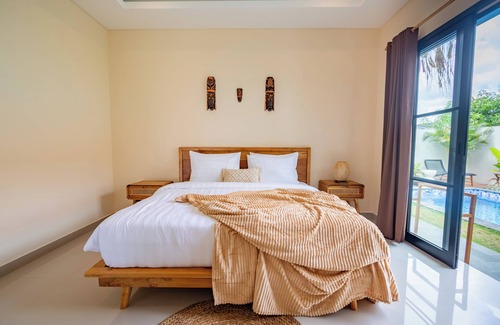 Umalas Villa | PROMO Canggu + Brand NEW Villa + HUGE Pool +PS5!