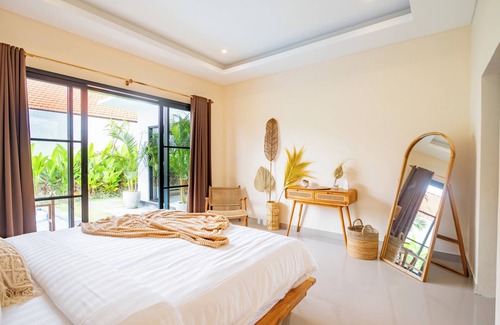 Umalas Villa | PROMO Canggu + Brand NEW Villa + HUGE Pool +PS5!