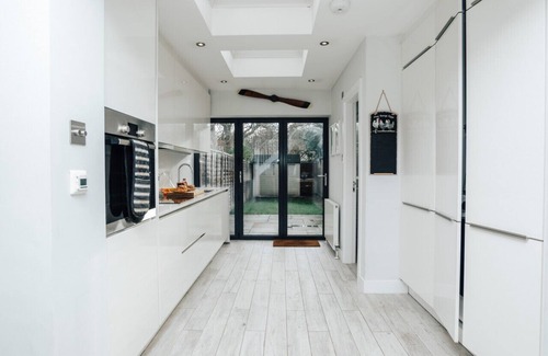 Wargrave Casa | Propeller House - From 165 Per Night