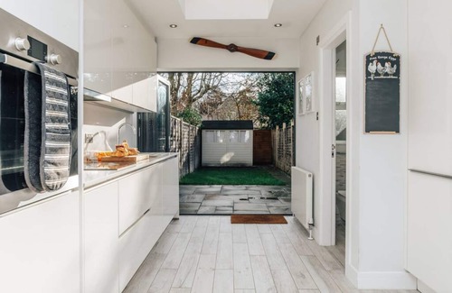 Wargrave Casa | Propeller House - From 165 Per Night