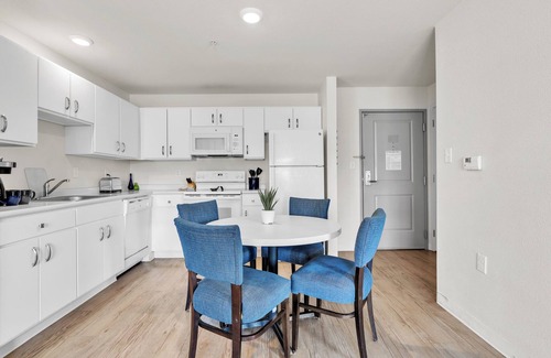 Far North Central Apartamento | Properties by Preston I Comfy 2 Bed 2 Bath