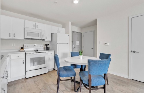 Far North Central Apartamento | Properties by Preston I Comfy 2 Bed 2 Bath