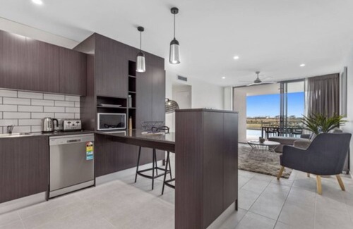 Birtinya Apartamento | Property Vine - North Shore Kawana and Waterline