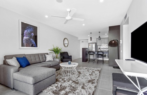 Birtinya Apartamento | Property Vine - North Shore Kawana and Waterline