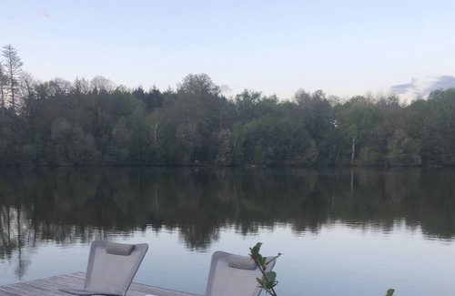Ladignac le Long Casa | propiedad con casa de huéspedes en hermosos terrenos (9 ha) directamente en un gran lago (5 ha)