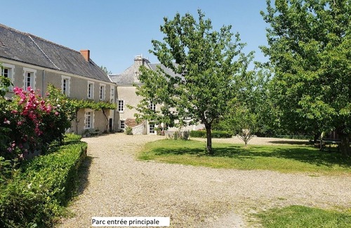 Buxeuil Casa | Propriété Avec Piscine, Proche des Châteaux de la Loire et du de Futuroscope