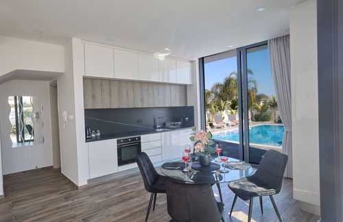 Pernera Cabaña | Protaras Almaria Villa ALM28 - a villa that sleeps 6 guests in 3 bedrooms