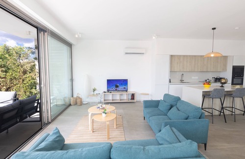 Kapparis Cabaña | Protaras Azure Villa AZV16 - sleeps 7 guests in 3 bedrooms