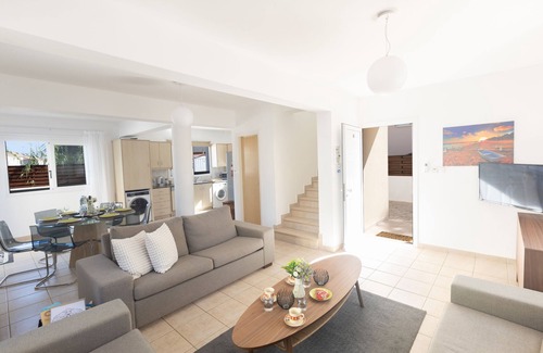 Pernera Cabaña | Protaras Blue River Villa BR26 - a villa that sleeps 7 guests in 3 bedrooms
