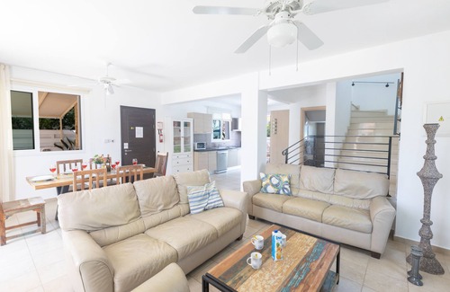 Pernera Cabaña | Protaras Katerina Villa KV58 - a villa that sleeps 7 guests in 3 bedrooms