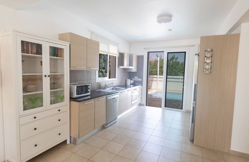 Pernera Cabaña | Protaras Katerina Villa KV58 - a villa that sleeps 7 guests in 3 bedrooms