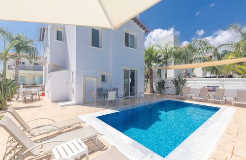 Pernera Cabaña | Protaras Katerina Villa KV58 - a villa that sleeps 7 guests in 3 bedrooms