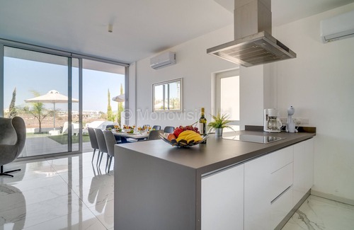 Protaras Villa | Protaras Olivine Pearl Villa 16 Cerca del centro