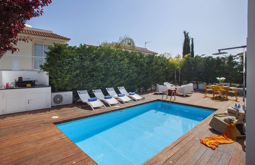 Pernera Villa | PD25 Chateau Blanc - Tres Habitaciones Villa, Capacidad 6