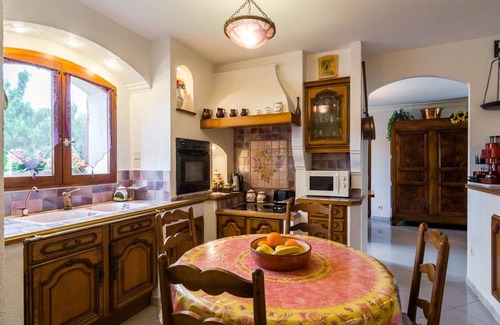 Althen-des-Paluds Casa | Villa privada con piscina, aire acondicionado, jardín, Wi-Fi, ping-pong y futbolín