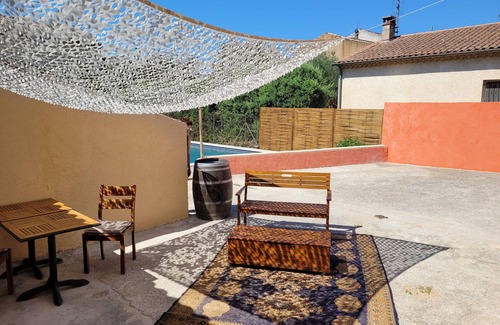 Sainte-Cecile-les-Vignes Casa | Provencal village house with garden and swimming pool