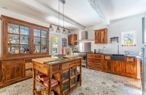 Vernegues Casa | Provencal bastide with heated pool near Alpilles and Luberon