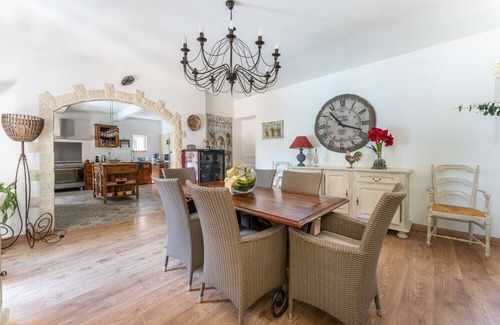 Vernegues Casa | Provencal bastide with heated pool near Alpilles and Luberon