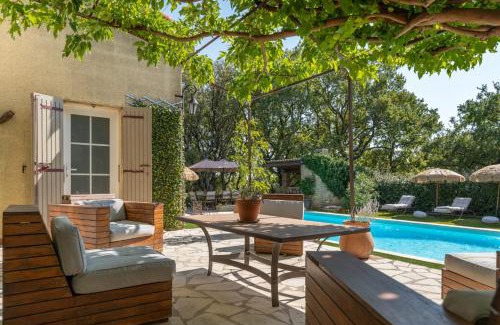 Vernegues Casa | Provencal bastide with heated pool near Alpilles and Luberon