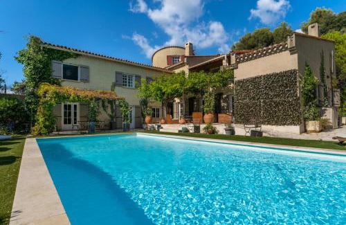 Vernegues Casa | Provencal bastide with heated pool near Alpilles and Luberon