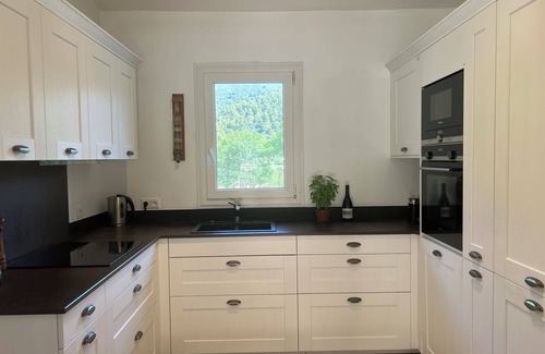 Lourmarin Villa | Villa de campo provenzal con piscina y cancha de tenis