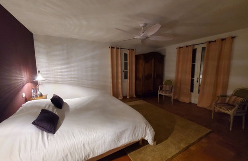 Fontvieille Otro | Provencal farmhouse 400 m2 on 1ha5 in the heart of the village of Fontvieille.