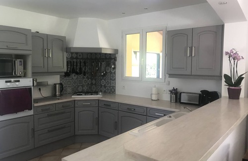 Pernes-les-Fontaines Casa | Villa provenzal en una zona tranquila, cerca del centro de la ciudad