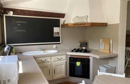 Gemenos Casa | Casa provenzal completamente renovada con piscina ubicada en el pinar