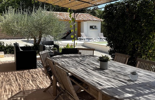 Saint-Didier Casa | Provencal house with heated pool and garden - sleeps 6