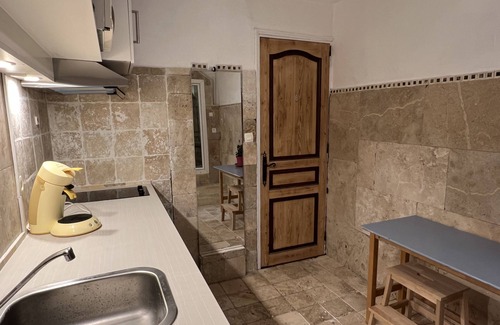 Le Revest-les-Eaux Apartamento | Provencal studio, cachet, calm