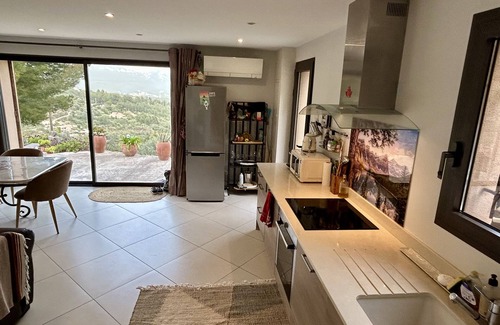 Toulon Casa | Provencal villa perched in the hills