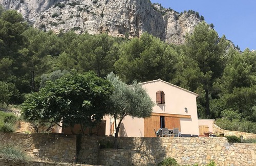 Toulon Casa | Provencal villa perched in the hills
