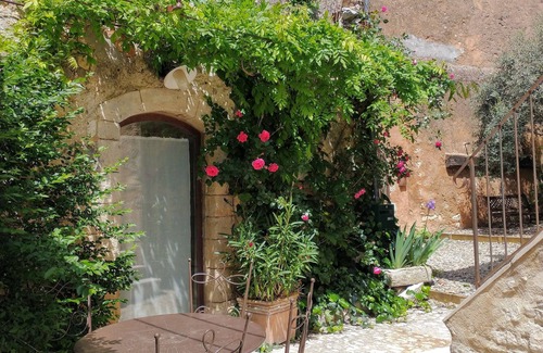Rustrel Casa | Casa de pueblo con piscina privada y terraza cerca. Colorado y senderismo