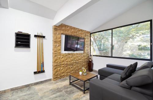 El Poblado Apartamento | Provenza! Golden Jacuzzi - 5BR only 1 Block from lleras