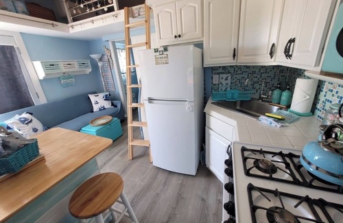 Provincetown Cabaña | Aug/Sept avail! PTown Cottage: A/C outdoor shower,parking,pool, steps to beach.